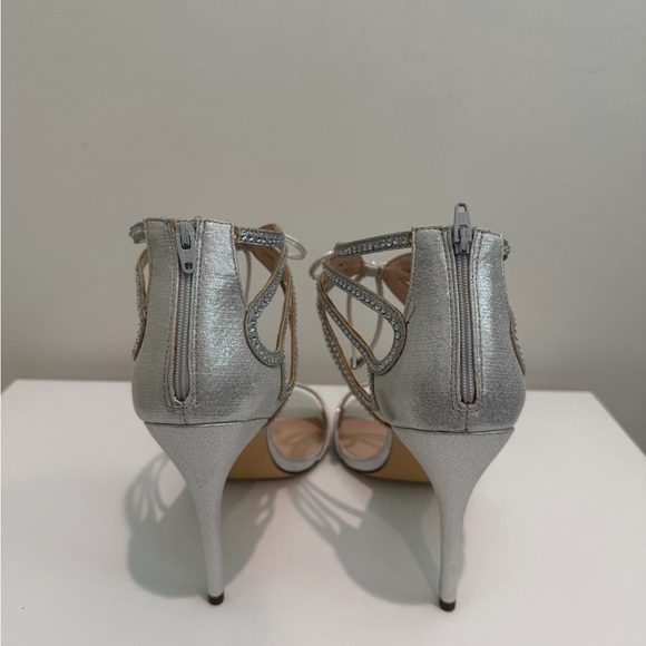 Nina Silver Strappy Heels- brand new in box - Picture 2 of 8